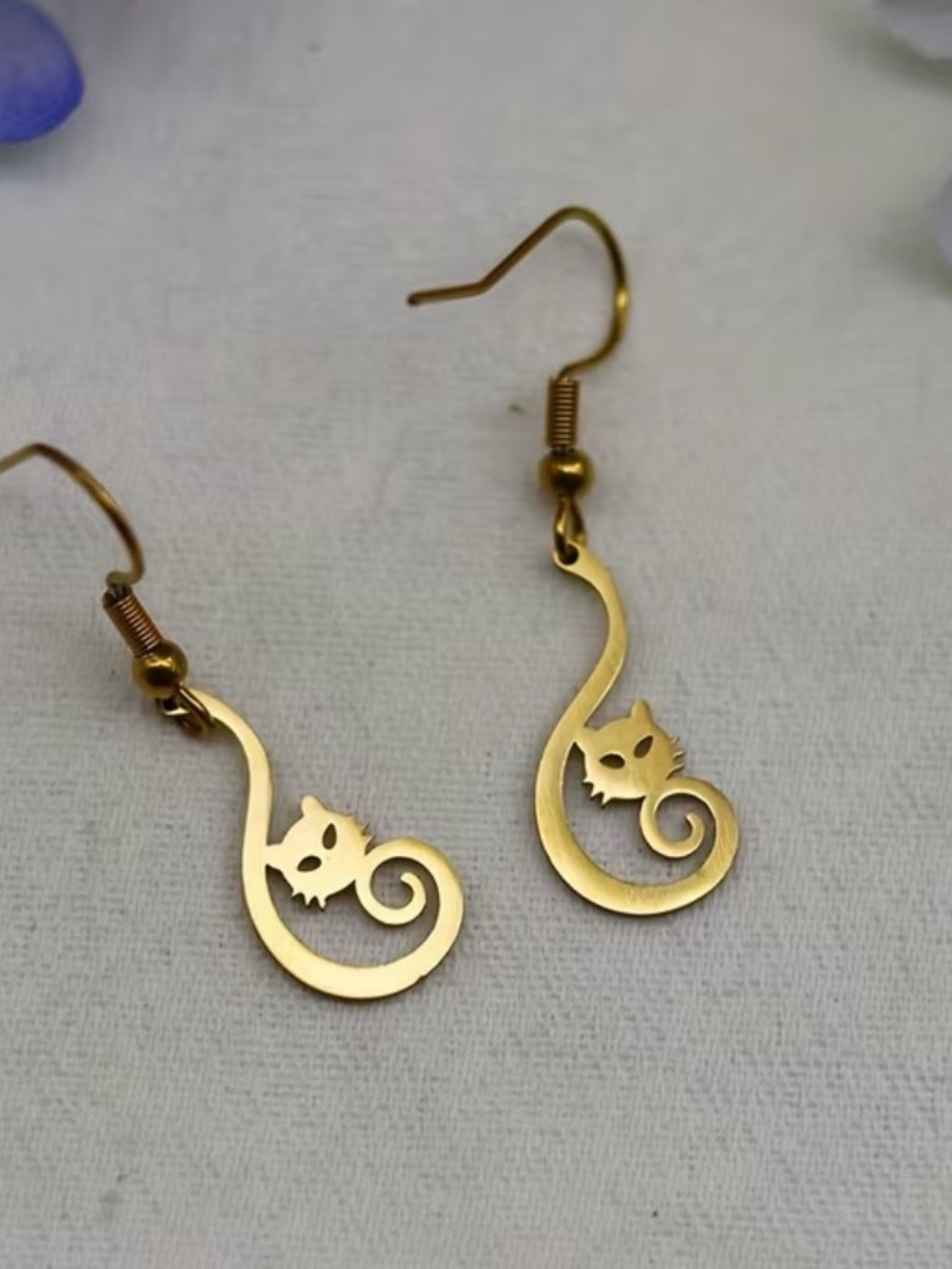 Gold Cat Silhouette Drop Earrings - Elegant Pet-Themed Jewelry